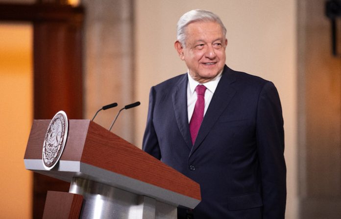 INE ordena a López Obrador eliminar mensaje contra opositores