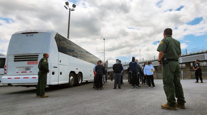 EU reanudará los vuelos de deportación a Venezuela en los próximos días