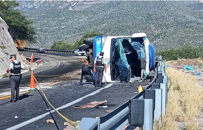 Al menos 18 muertos por accidente de autobús con migrantes venezolanos en Oaxaca
