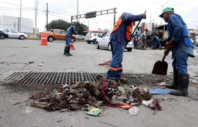 Continúa San Nicolás limpieza de avenidas y pluviales