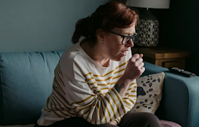 Revelan que las personas pueden sufrir “resfriados prolongados” hasta 4 semanas tras una infección