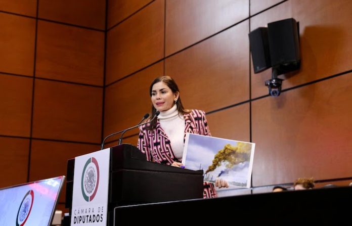 “Dejemos de vivir en el pasado, hoy preocupan emisiones en estados con refinerías de Pemex que afectan la salud: Barrón