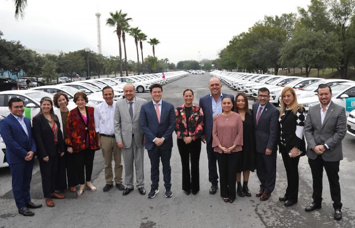 Renueva Gobierno flota de vehículos oficiales; entregan primeros 83 de 209