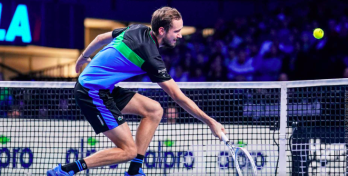 Medvedev extiende su poderío a cubierto en Viena