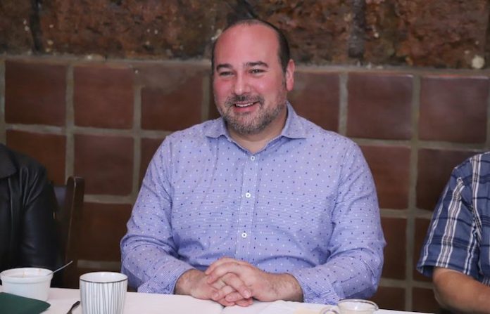 Niegan amparo para ser gobernador interino a Arturo Salinas