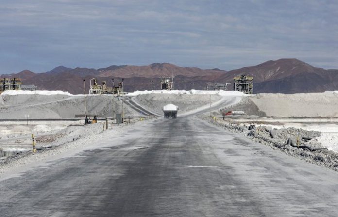 Cámara de Diputados de Chile pide a Boric anular acuerdo de explotación de litio