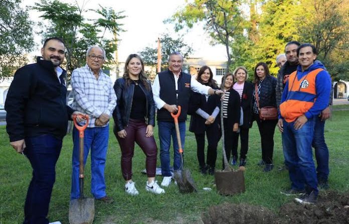 Ofrece Héctor García 20 árboles para reforestar Guadalupe