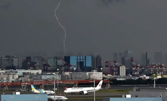 Unos 68.000 hogares se quedan sin electricidad en la prefectura japonesa de Okinawa