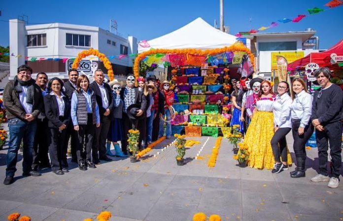 Honra Guadalupe en Altar de Muertos a “Chabelo”