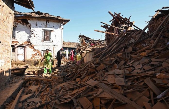 Ascienden a 157 los muertos por el sismo en Nepal