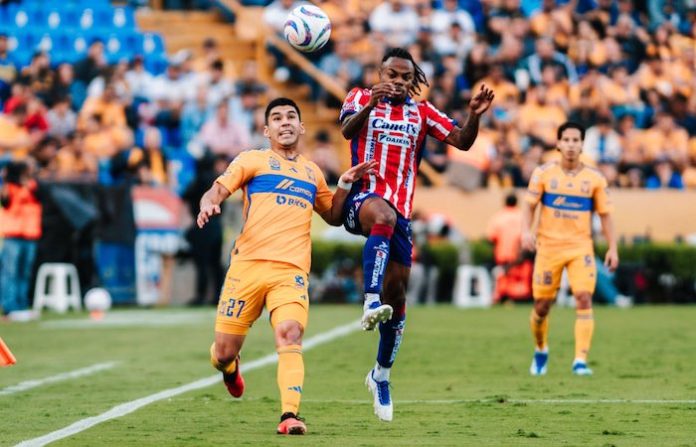 San Luis le arrebata la victoria de las manos a Tigres; empatan 2-2