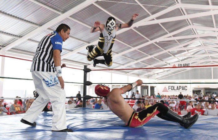 Presentan función de Lucha Libre en el Cereso Nº2