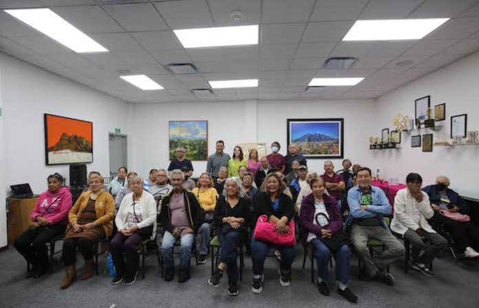 Apoya Guadalupe a abuelos con placas dentales