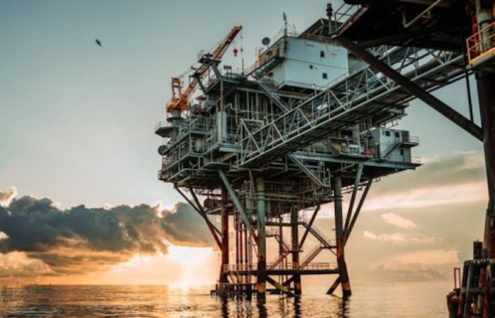 El precio del crudo Brent cae por debajo de los 80 dólares por barril