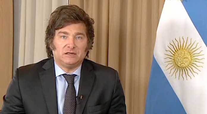 AMLO llama “facho ultraconservador” a Milei por criticar al papa Francisco