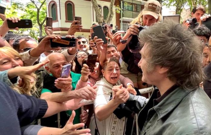 Ultraderechista Javier Milei gana segunda vuelta de elecciones presidenciales en Argentina