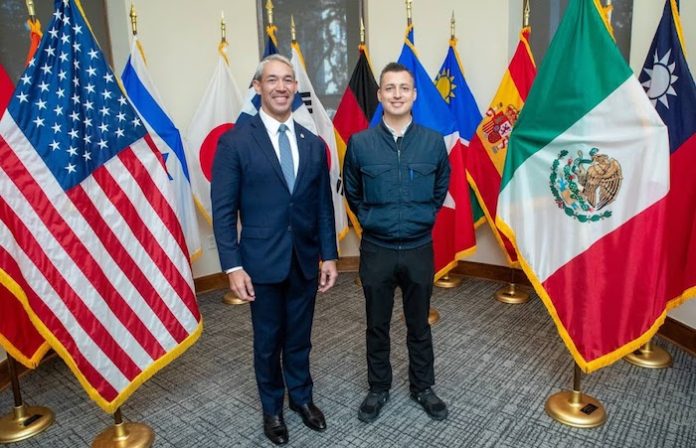 Realiza Colosio gira de trabajo por San Antonio y Houston