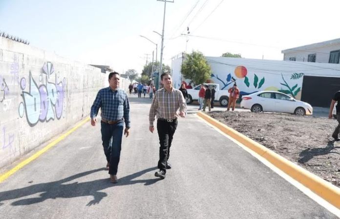 Estrenan juarenses pavimentación, alumbrado y red eléctrica