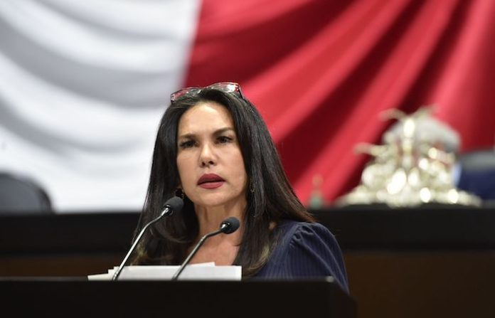 Promueve María Teresa Castell de Oro reformas para impedir que personas transgénero participen en justas deportivas femeninas