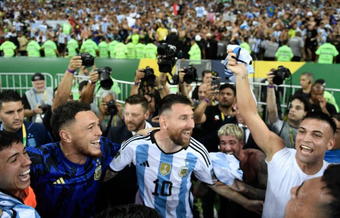 Argentina y Uruguay líderes de una eliminatoria que regresa dentro de un año