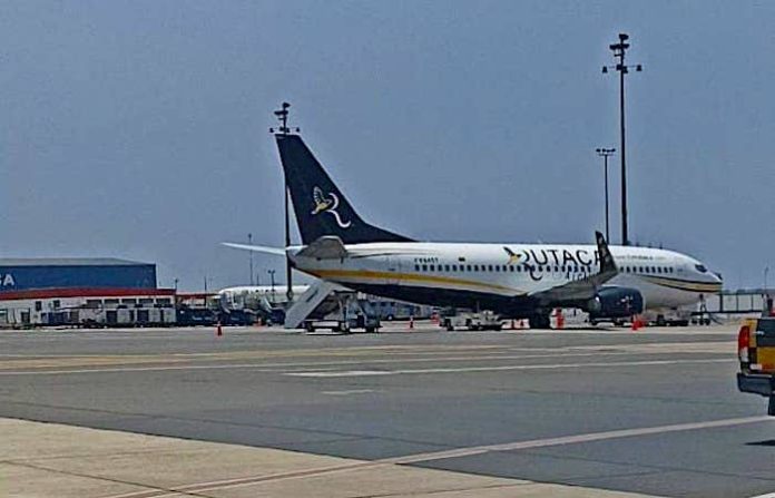 Avión con equipo de fútbol venezolano despega de Lima tras horas de espera por combustible