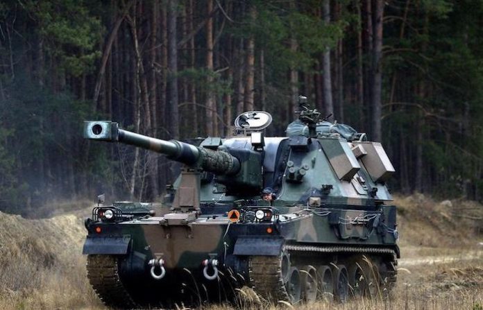 Polonia asigna centenares de millones de dólares para fabricar obuses Krab