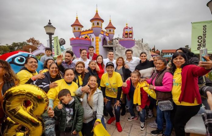 Paco Cienfuegos celebra en grande la entrega número 50 mil de pares de lentes através del programa “Veamos Monterrey”
