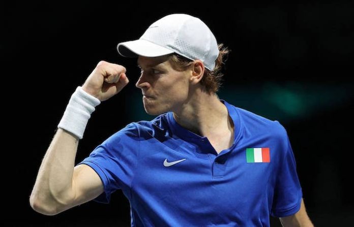 Sinner frena a Djokovic y lleva a Italia a la final en la Copa Davis