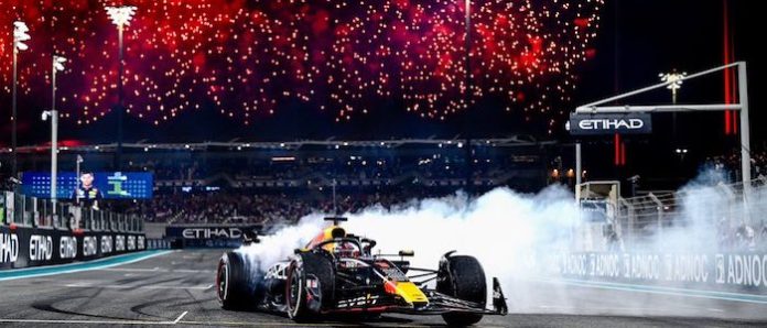 Verstappen logra la victoria número 19 de 2023, en Abu Dhabi por delante de Leclerc y Russell
