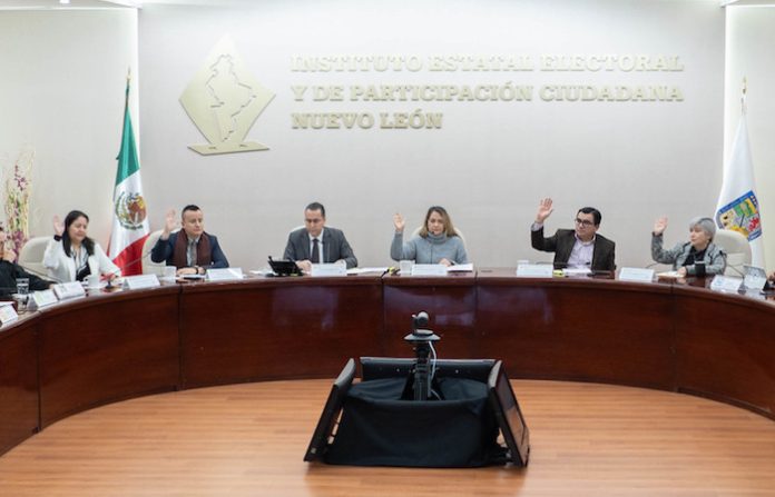 Realiza IEEPCNL sesión ordinaria de noviembre