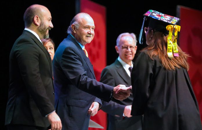 Apadrina Javier Navarro Graduación 2023 de estudiantes de Universidad Regiomontana U-ERRE