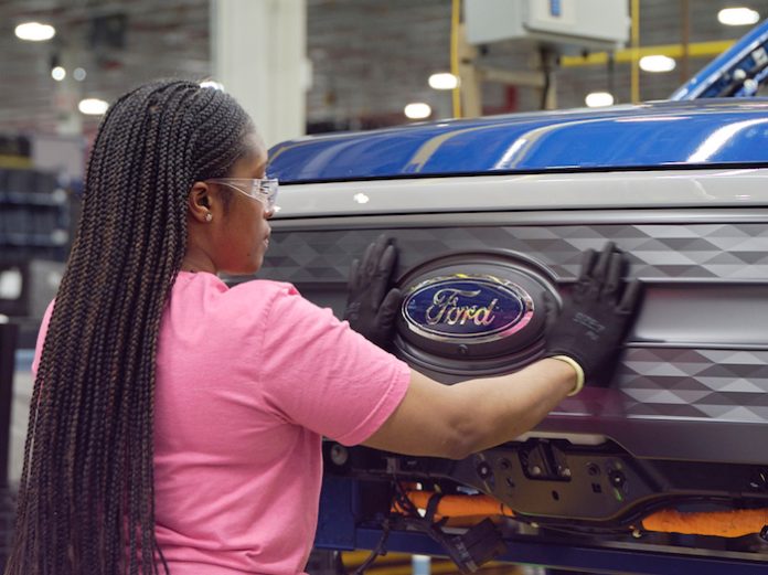 Ford planea eliminar hasta 1.000 empleos en su planta alemana