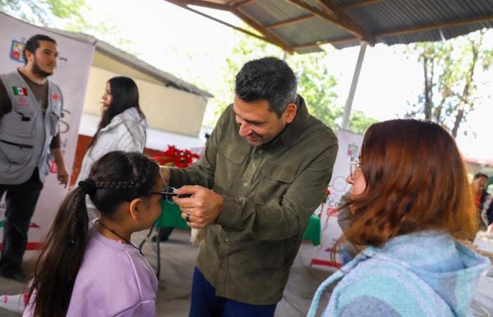 Lleva Dif Guadalupe lentes gratuitos a escuelas