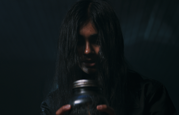 VAMOS AL CINE: “No lo abras” | Cine de terror con aroma a India