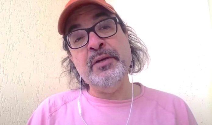 Musk pide a Zelenski y Biden que aclaren la situación del reportero chileno-estadounidense