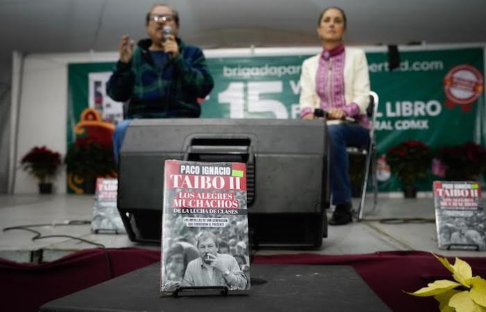 Claudia Sheinbaum asiste a la presentación del Libro “Los alegres muchachos de la lucha de clases” de Paco Ignacio Taibo II