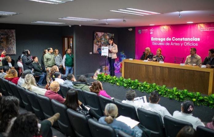 Concluyen alumnos de Escuela de Artes y Oficios cursos navideños en Guadalupe