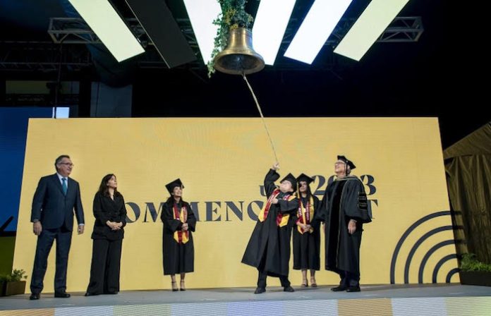 Convoca a egresados a descubrir su propia historia