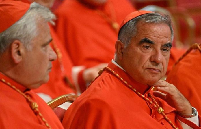 Tribunal vaticano condena a un cardenal a 5 años y medio de cárcel por malversación de fondos