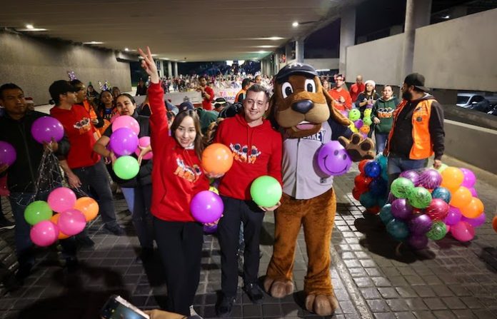 Disfrutan más de 100 mil personas desfiles navideños del Gobierno de Monterrey