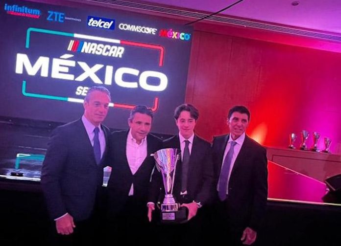 Andrés Pérez de Lara suma nuevo trofeo de Novato del Año en la premiación de NASCAR México