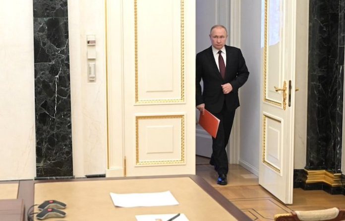 Putin insta a los servicios de seguridad investigar por qué los terroristas buscaban huir a Ucrania