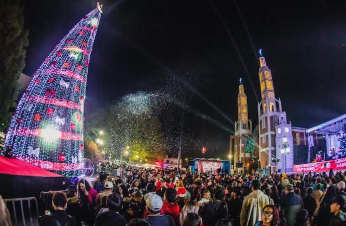 Realiza Guadalupe tradicional encendido del Pino Navideño