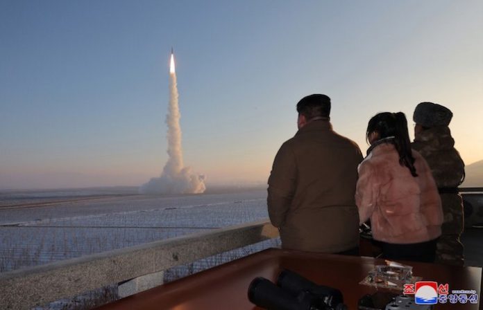 Kim Jong-un promete responder con un golpe nuclear a las provocaciones nucleares