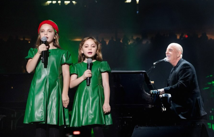 Se unen hijas de Billy Joel a su padre en concierto