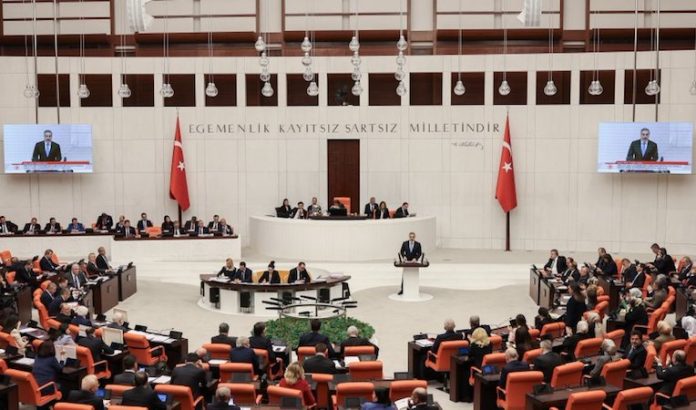 Turquía constata que la UE la considera como un rival más que un socio