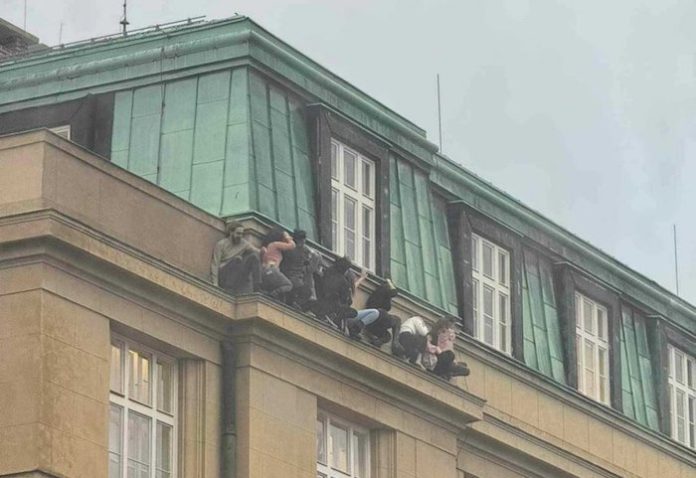 Video: Al menos 14 muertos y 25 heridos por el tiroteo en la Universidad Carolina en Praga
