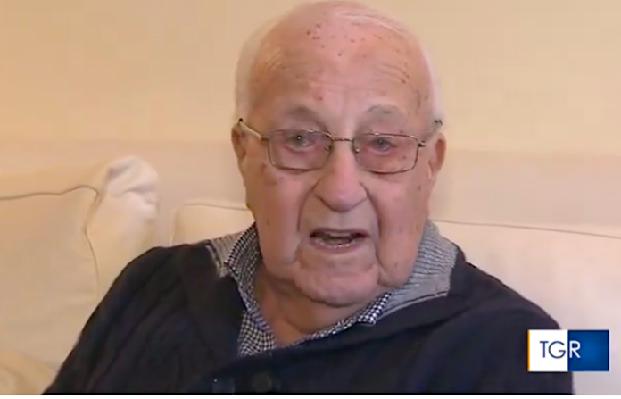 Exentrenador del equipo italiano de esgrima de 93 años desarma a un ladrón