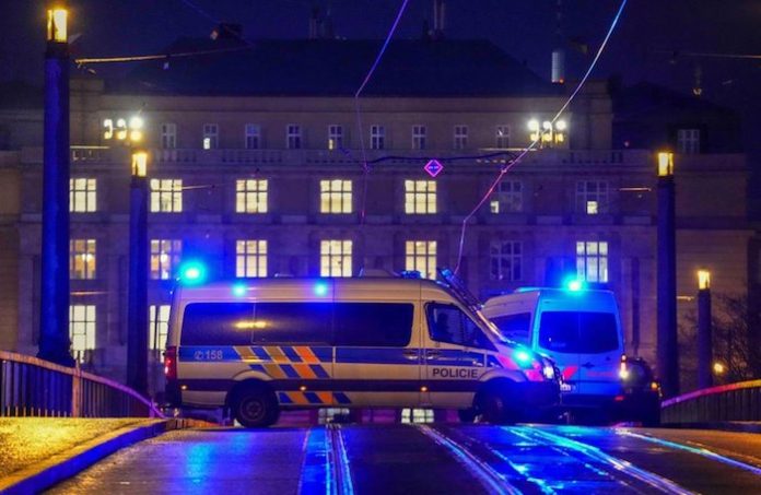 Al menos tres extranjeros entre los heridos en tiroteo en la Universidad Carolina en Praga