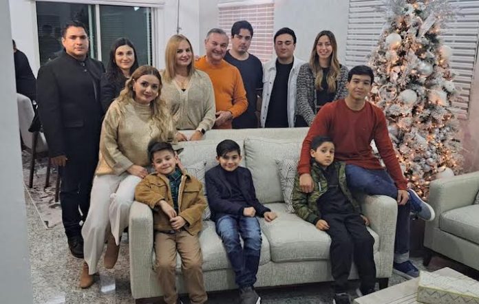 Héctor García, una navidad naranja en familia